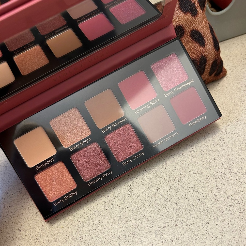 Violet Voss eyeshadow palette